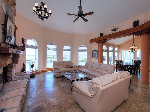 3rd image of 13737 Primavera Dr