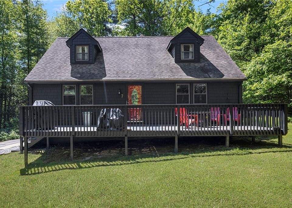 1st image of 7 Spruce Ridge Dr