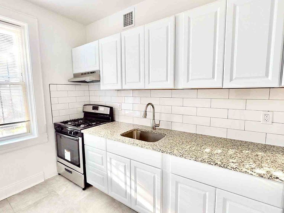 1st image of 17A Webster Pl #104