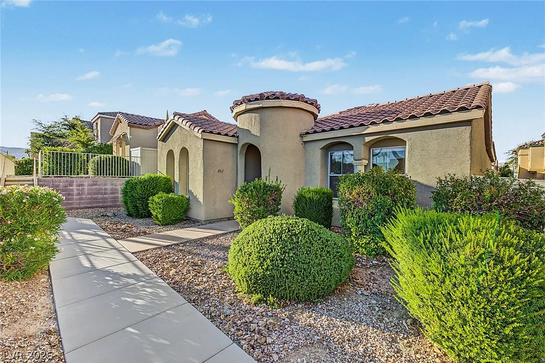 3 bed, 2.0 bath, 1305 sqft, $1,970 — Photo 3