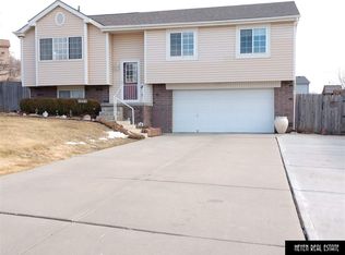 1143 Overland Trl, Papillion, NE 68046