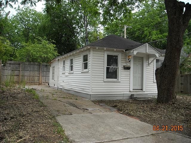 2nd image of 2114 Clements St