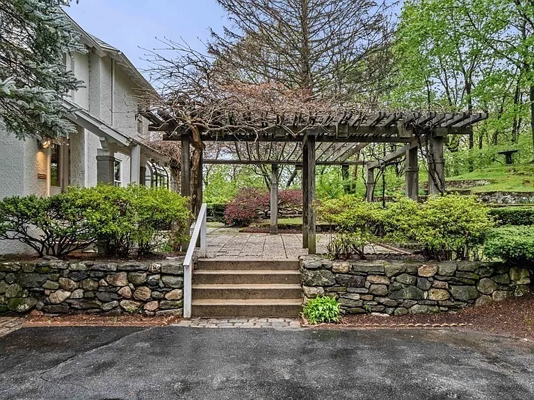 12 Summit Rd — Photo 6