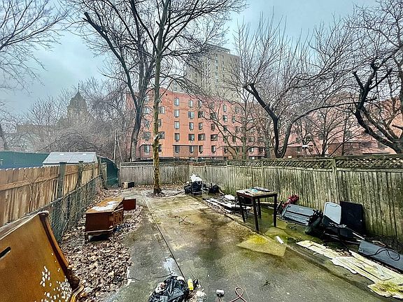 5th image of 975 E 179th St