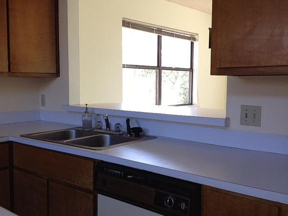 2nd image of 1823 Waterston Ave
