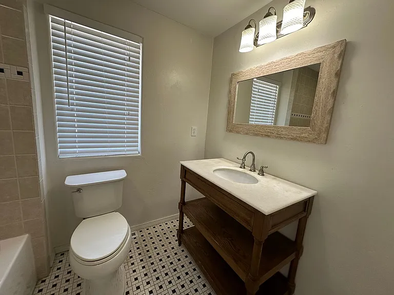 2108 Westchester Dr — Photo 24