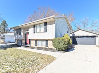 152 Chestnut Ridge Dr, Village Of Hartland, WI 53029