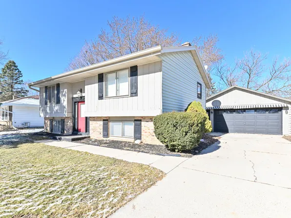 152 Chestnut Ridge Dr, Village Of Hartland, WI 53029
