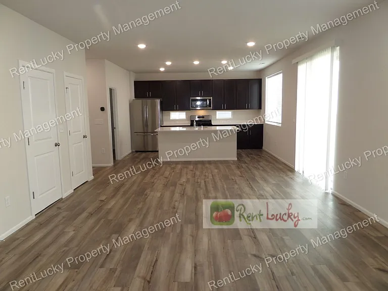2816 Laurel Loop — Photo 7