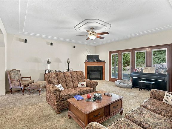 4th image of 4059 Cherry Ln