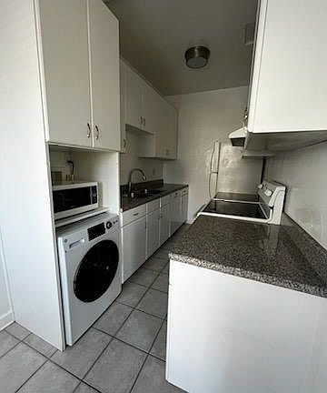 5th image of 132 S Bedford Dr APT 205
