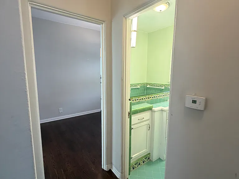 1047 S Orange Grove Ave #1 — Photo 23