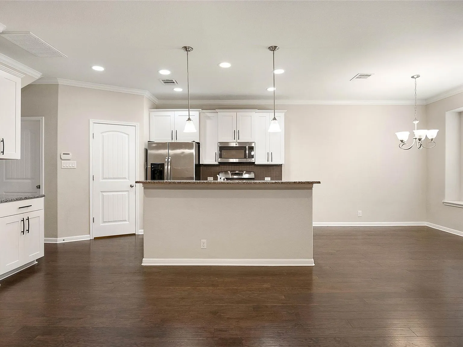 3 bed, 2.5 bath, 1700 sqft, $2,195 — Photo 4