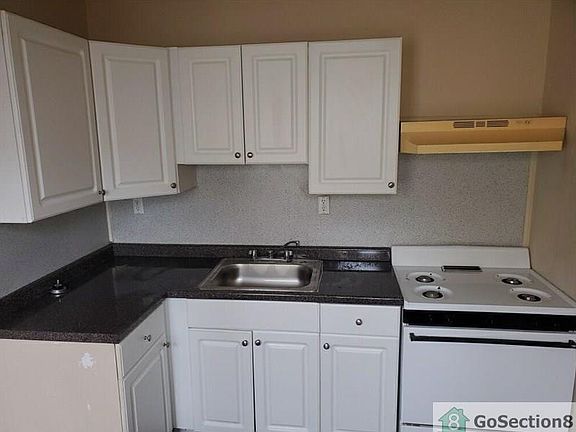 4th image of 213 E Albanus St