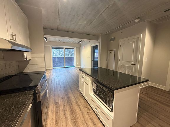 3rd image of 950 W Carmen Ave #1