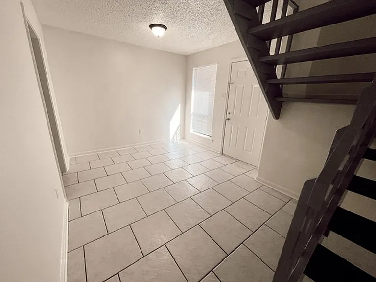 8220B Governor Dr — Photo 9