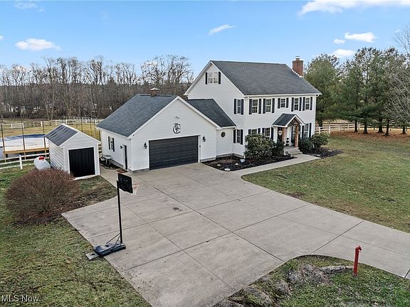 3rd image of 48764 Hillcrest Dr