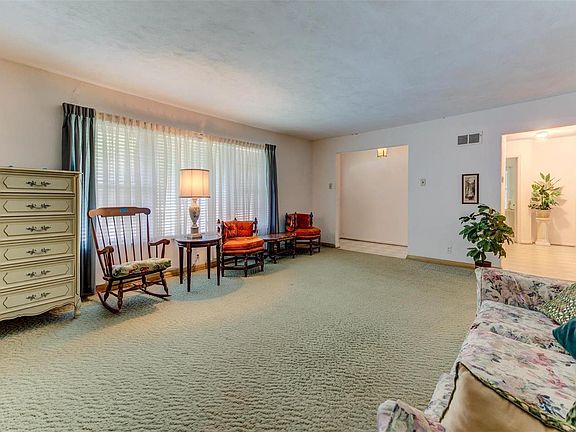 3rd image of 8104 Edinburgh Dr