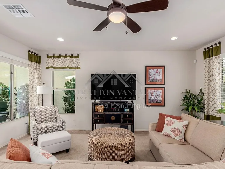 4467 E Remington Dr — Photo 2