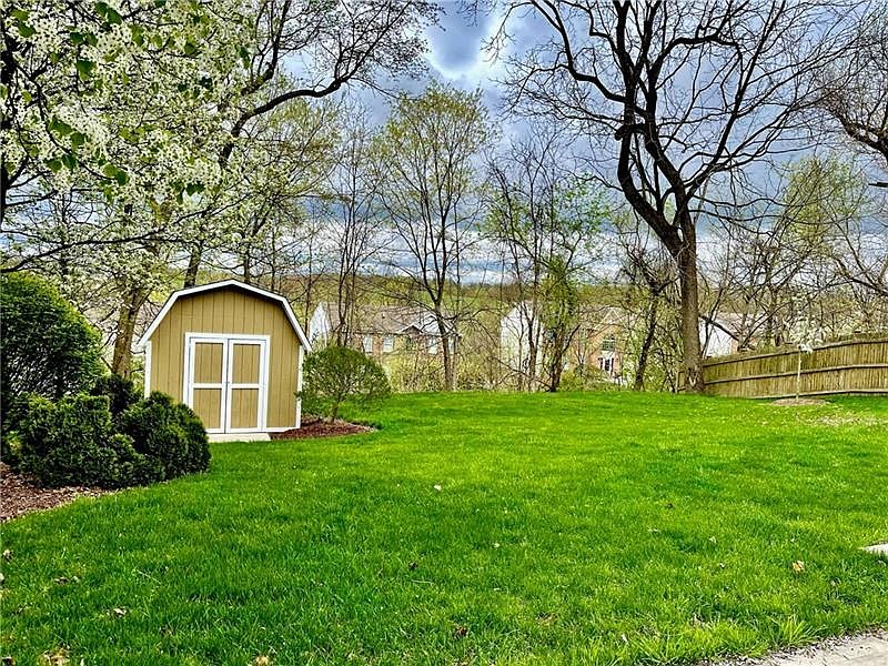 2nd image of 137 Lake Colony Dr