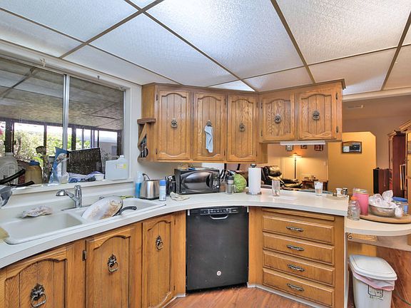 3rd image of 176 Chateau La Salle Dr