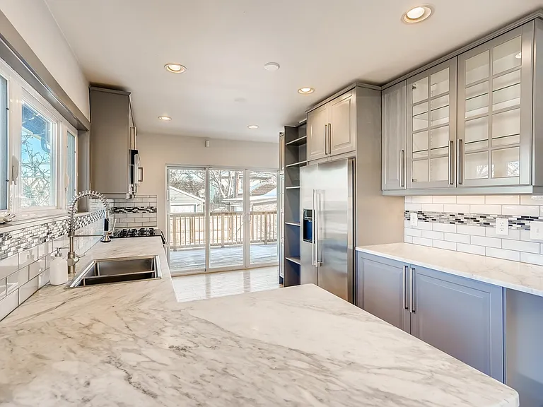 1246 Jackson St — Photo 14