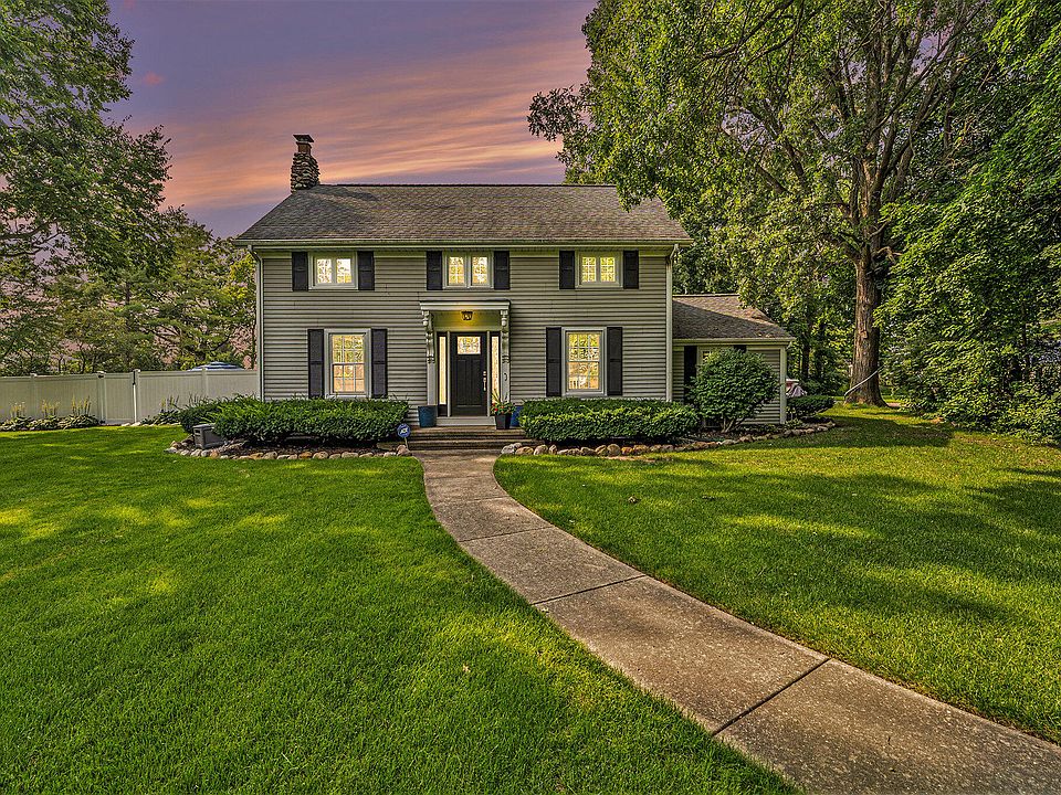 1st image of 585 Wallinwood Ln