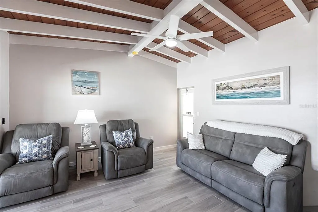 1 bed, 1.0 bath, 708 sqft, $5,370 — Photo 3