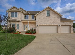 2101 Oneida Ct, Columbus, IN 47203