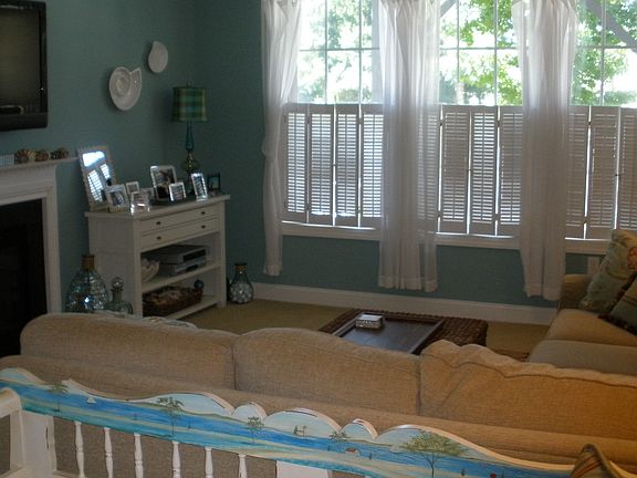 LR with Gas Fireplace