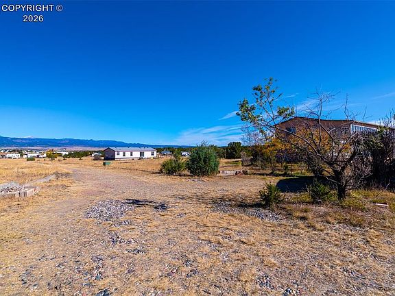 4th image of 450 Twin Pines Ave