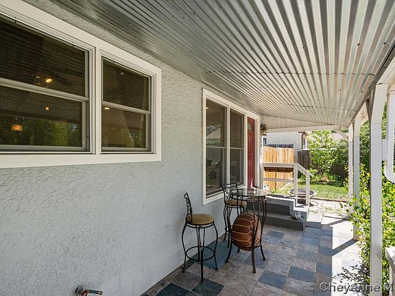 4th image of 1015 Russell St