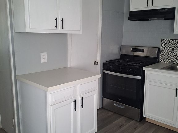 4th image of 5253 Brookdale Dr