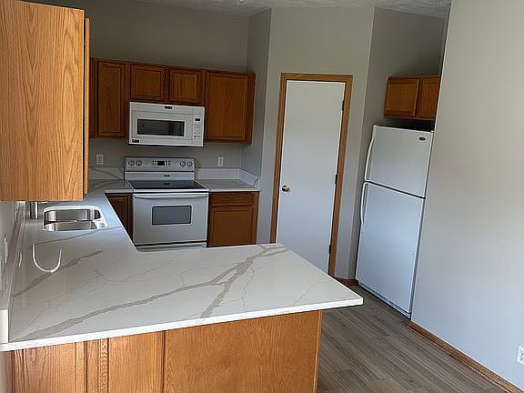 3rd image of 2041 Gunnison Dr