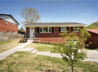 312 Caroline Dr, Hurricane, WV 25526