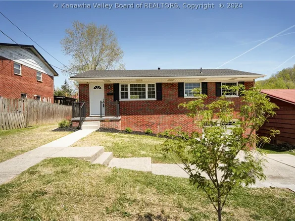 312 Caroline Dr, Hurricane, WV 25526