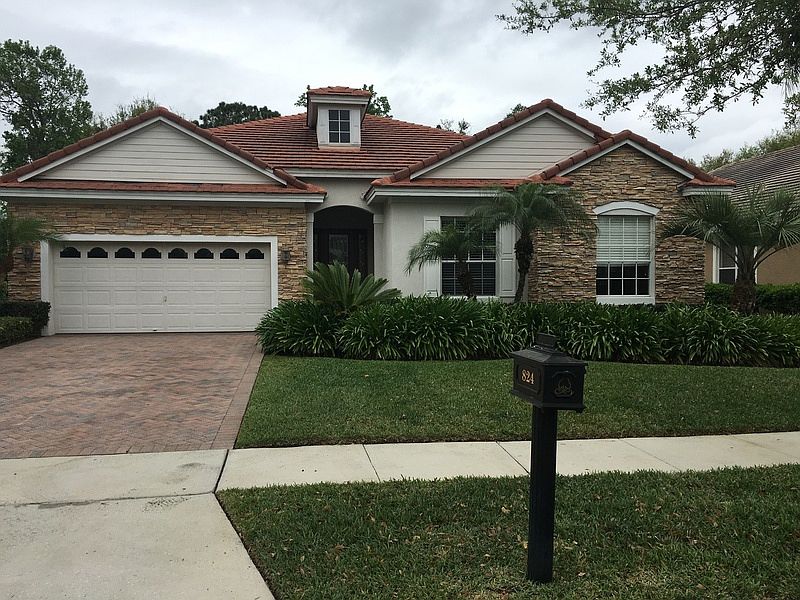 1st image of 824 Wood Briar Loop