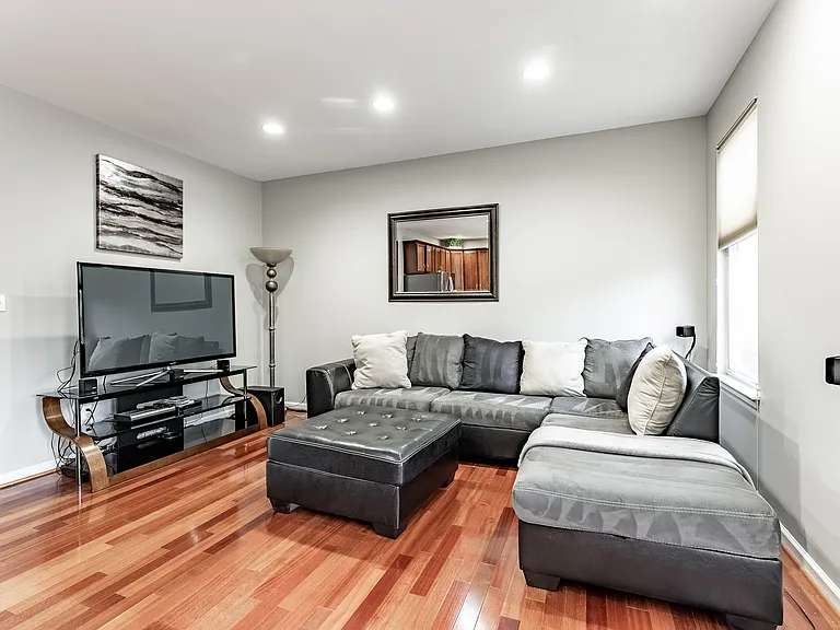 43738 Clemens Ter #1 — Photo 12