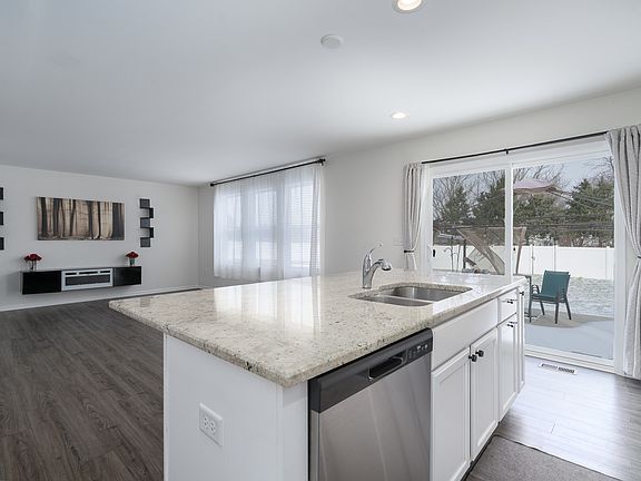 3rd image of 2026 Gleneagles Ln