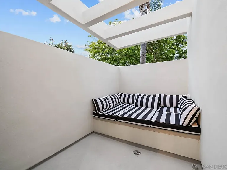 7376 Fay Ave — Photo 32