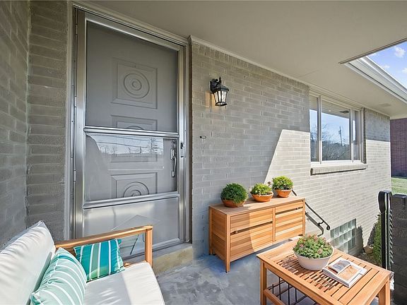 4th image of 12217 Longview Dr