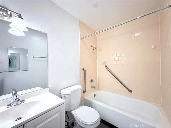 4056 Bemis St #1, Los Angeles, CA 90039