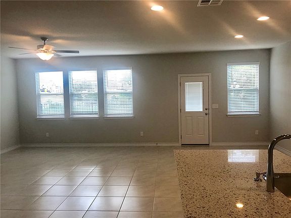 3rd image of 708 Aliso Trl