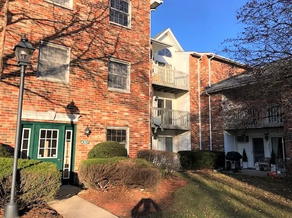 4301 W Shamrock Ln APT 2D, McHenry, IL 60050
