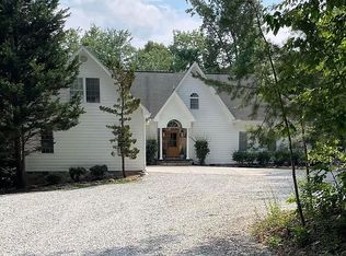 949 Fox Ridge Ln, Caryville, TN 37714