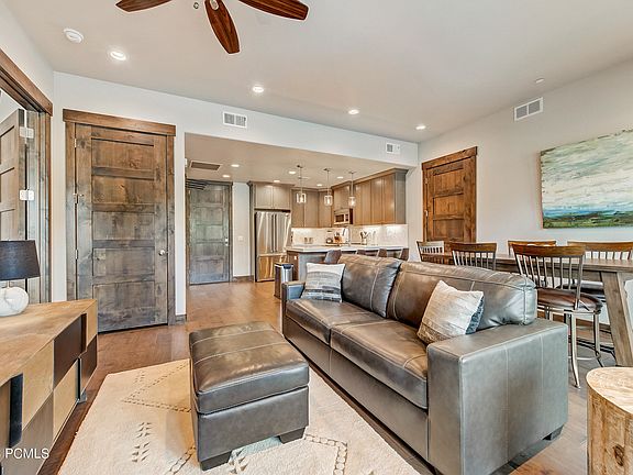 5th image of 3793 Blackstone Dr #1F