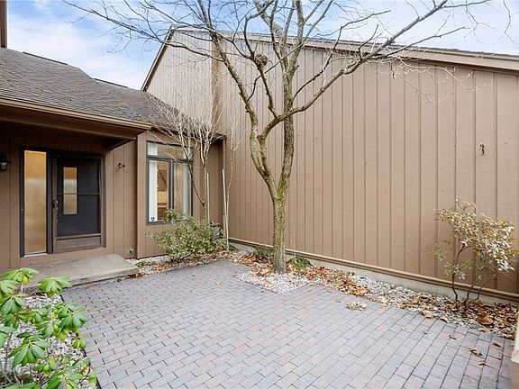 2nd image of 23 Sky Ridge Dr