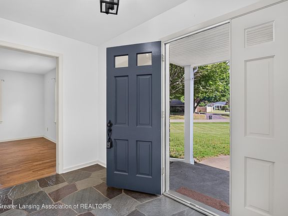4th image of 1682 Woodside Dr