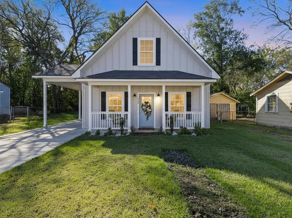 223 Hurley Ave, Gladewater, TX 75647