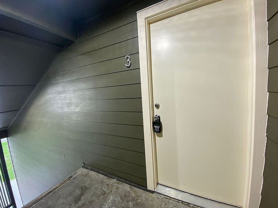 1st image of 102 Tacoma Blvd S APT 3